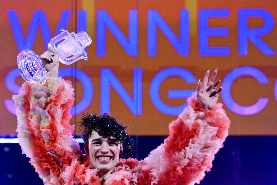 Nemo Mattler a spart trofeul Eurovision 2024