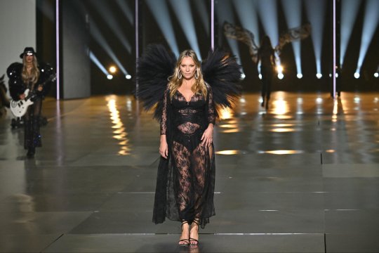 Show-ul Victoria's Secret a revenit după 6 ani. Cum au arătat Adriana Lima și Kate Moss la prezentare
