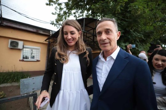 Radu Mazăre a devenit tată pentru a doua oară ! Roxana, soția fostului primar, a adus pe lume un băiețel