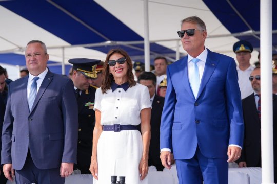 Imagini de colecție cu Carmen Iohannis! Cum arăta în tinerețe Prima Doamnă care își sărbătorește mâine ziua de naștere
