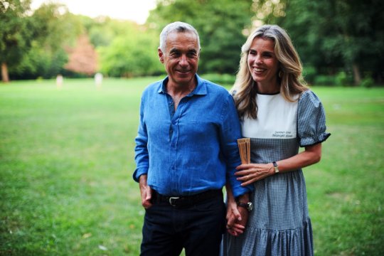 Cine este și cu ce se ocupă soția lui Călin Georgescu. Cristela Georgescu ar putea deveni prima doamnă dacă soțul ei câștigă turul doi al alegerilor prezidențiale