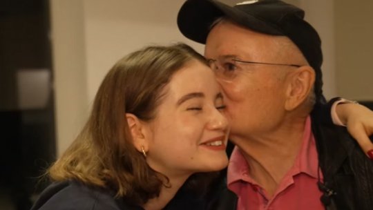 Irina, fiica de 17 ani a lui Irinel Columbeanu, s-a angajat hostess şi îi trimite bani tatălui, la azil