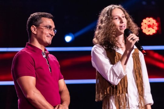 Richard, fiul lui Marian Drăgulescu, s-a lăsat de gimnastică şi s-a apucat de muzică. Apariţie surpriză la Vocea României