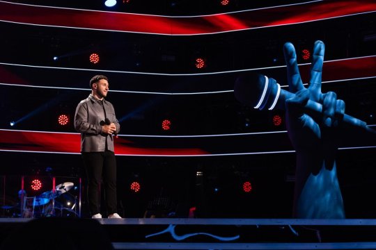 Cine este Robert Lukian, concurentul de la Vocea României pe care s-au bătut toți jurații. A slăbit 42 de kg în 6 luni