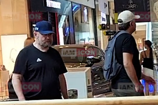 Mihai Constantin s-a camuflat și a ieșit la treabă! Ce a făcut vedeta din "Liceenii" la mall-ul din Băneasa, când credea că nu-l vede nimeni
