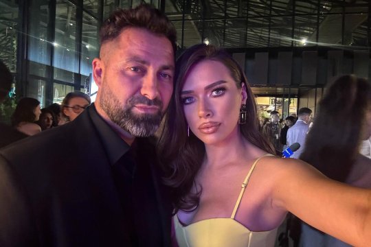 Iustina și Cornel se pregătesc pentru venirea pe lume a micuței Ivana. Când urmează să nască concurenta de la Insula Iubirii