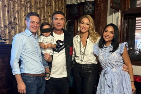 Cristi Borcea și Valentina Pelinel i-au tăiat moțul finului lor! Ce ținute au ales fostul patron de la Dinamo și soția lui pentru eveniment