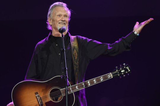 A murit Kris Kristofferson, artistul care a câștigat Globul de Aur pentru rolul din filmul ”A star is born”. Familia a anunțat vestea tragică