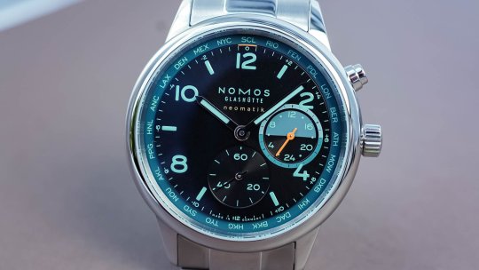 Nomos Glashütte: Călătoria globală, reinterpretată în ton nocturn