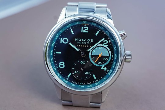Nomos Glashütte: Călătoria globală, reinterpretată în ton nocturn