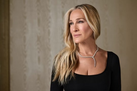 Sarah Jessica Parker reinventează strălucirea. Când diamantul de laborator devine lux conștient
