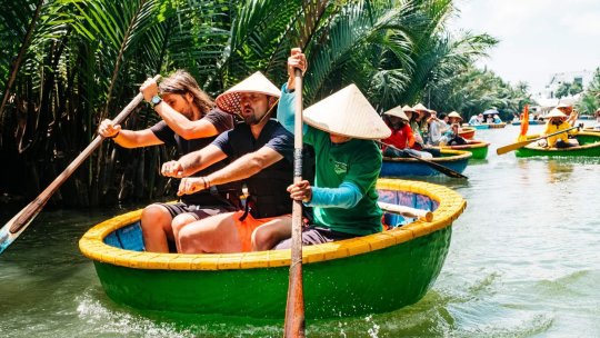 Asia Express ajunge în orașul luminilor! Hoi An, locul unde concurenții vor trăi cea mai spectaculoasă seară din Vietnam