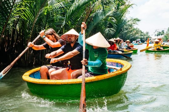 Asia Express ajunge în orașul luminilor! Hoi An, locul unde concurenții vor trăi cea mai spectaculoasă seară din Vietnam