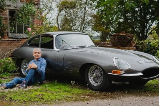 Jaguarul E-Type din 1963 al lui Rowan Atkinson va fi scos la licitație. Când are loc și care este prețul estimat