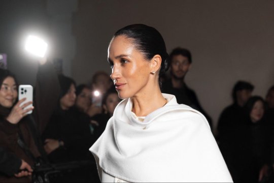 Meghan Markle, revenire de senzație pe podiumul modei! Cum a arătat la Paris Fashion Week, după o lungă absență