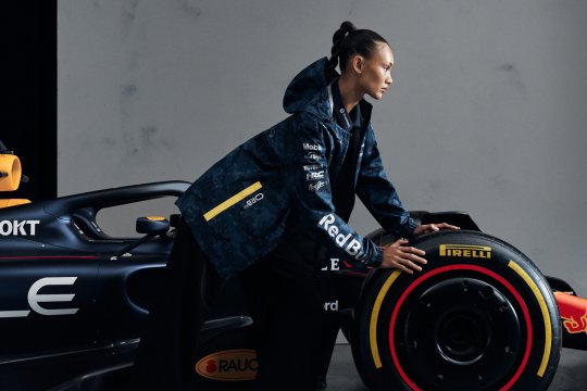 Oracle Red Bull Racing, Castore și Hypebeast: parteneriatul care aduce moda străzii pe pista de Formula 1