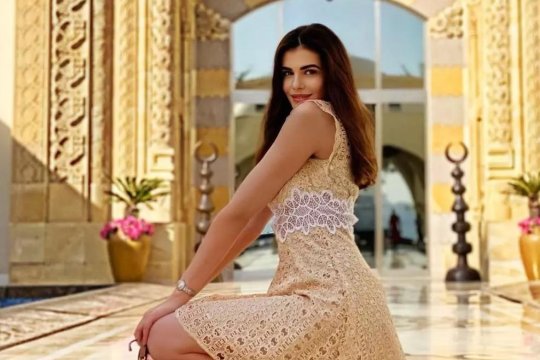 Toți ochii pe Monica Gabor! Fosta doamnă Columbeanu, apariție de Hollywood la premiera “Cravata Galbenă”