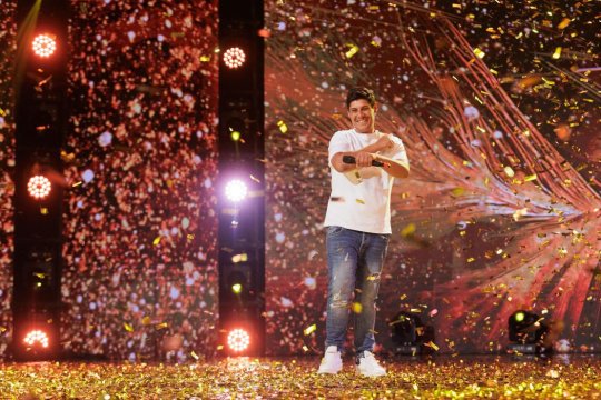 El este Marius Moldovan, concurentul care a făcut-o pe Andra să plângă la Românii au talent. Artista a acordat al doilea Golden Buzz