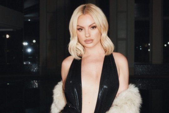 Alexandra Stan a izbucnit pe rețelele de socializare după ce s-a scris că ar fi însărcinată: ”Mi se pare o glumă foarte proastă”