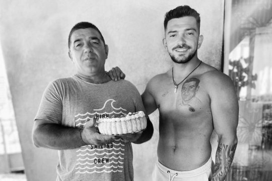 Mesajul sfâșietor postat de tatăl lui Andrei Perenș, la o săptămână de la decesul fostului concurent de la Mireasa: ”Nu mai pot, e prea greu”