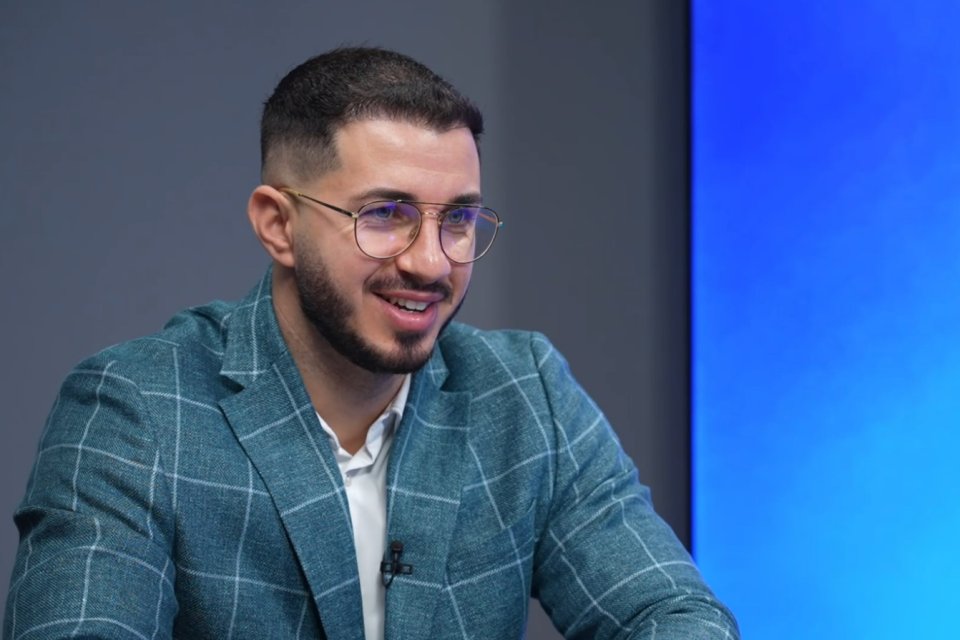 Alin Simoiu se apucă de vlog.