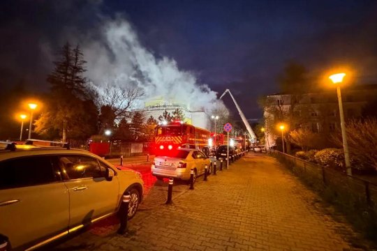 Incendiu puternic la Teatrul ”Masca” din Militari! Flăcările au cuprins o sală aflată în reabilitare