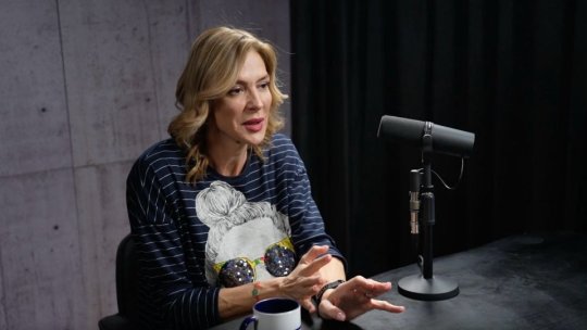 Roxana Ciuhulescu, asaltată de admiratori periculoși: ”Atâtea scrisori primeam de la Jilava”. Ce făcea vedeta cu florile primite de la colegii căsătoriți