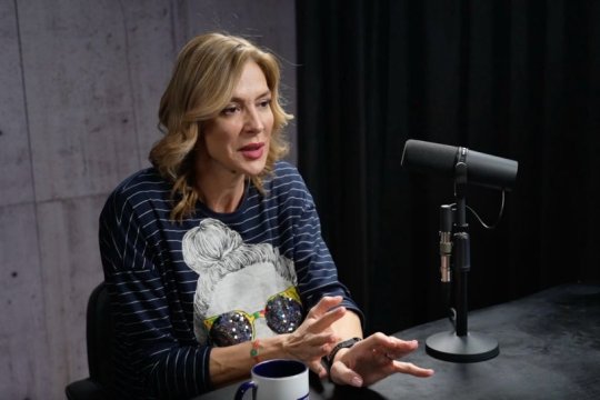 Roxana Ciuhulescu, asaltată de admiratori periculoși: ”Atâtea scrisori primeam de la Jilava”. Ce făcea vedeta cu florile primite de la colegii căsătoriți