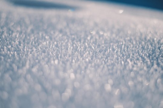 E cod galben de lapoviță și ninsori în România! Cum va fi vremea în București