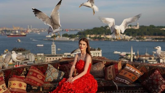 „A murit un om. Terminați-vă cu aberațiile!” Fostă ispită de la Insula Iubirii, mărturii sfâșietoare de la căpătâiul Teodorei Marcu