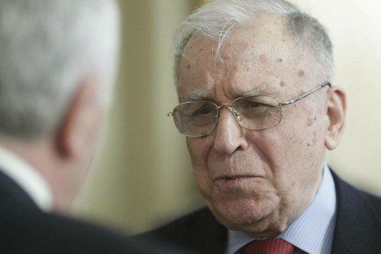 Ion Iliescu, în continuare la terapie intensivă. Starea de sănătate rămâne fragilă