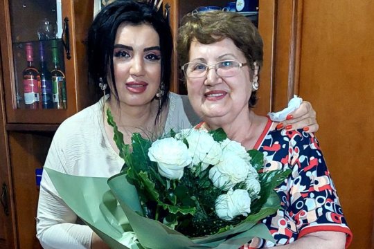 Mama Adrianei Bahmuțeanu, în stare gravă după ce a suferit 3 AVC-uri. Mesajul trist al vedetei TV