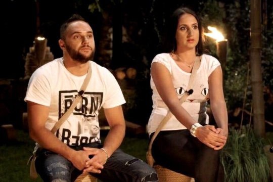 O mai țineți minte pe Andreea, concurenta din sezonul 4 care a dat moda ”șlarfilor”? Cum arată în prezent bruneta, după despărțirea de Gabi