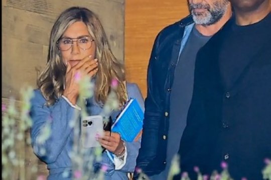 Jennifer Aniston, surprinsă la brațul noului iubit în Malibu! Cine este bărbatul și cum a cucerit-o pe vedeta din ''Friends''