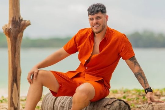 Andrei Lemnaru a schimbat foaia după imaginile cu Ella și Teo. Cine i-ar fi căzut la așternut concurentului chiar în fața camerelor