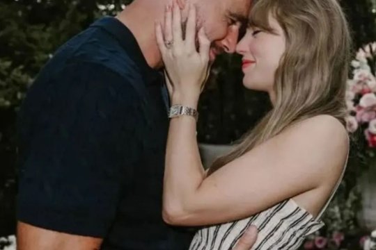 Cum a renăscut Taylor Swift interesul pentru Santos Demoiselle de la Cartier