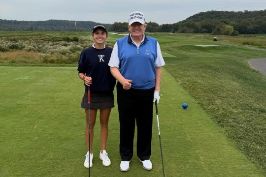 Kai Trump, nepoata lui Donald Trump, își lansează brandul de haine. Cât costă primul hanorac.