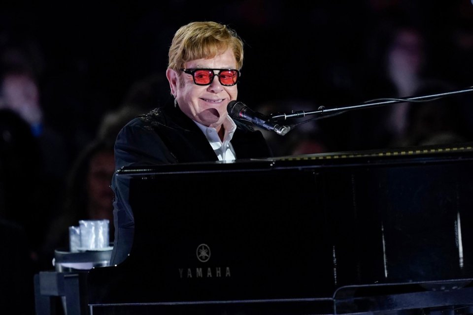 Personalitatea zilei 25 martie | Elton John, artistul care a transformat muzica într-un spectacol total
