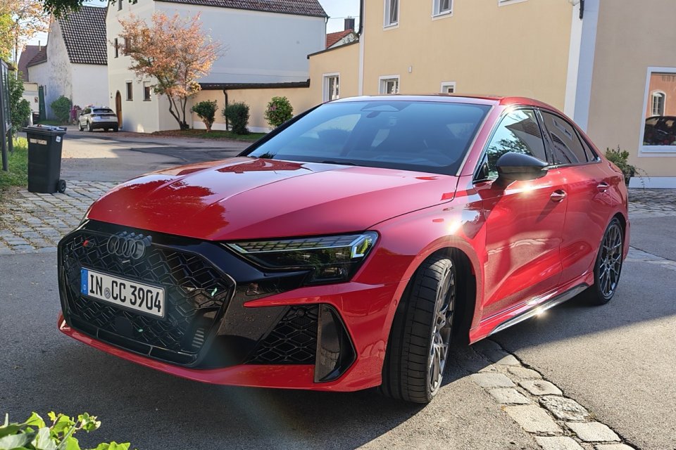 Audi A3: cum transformi un hatchback premium într-o mașină „bună la toate”