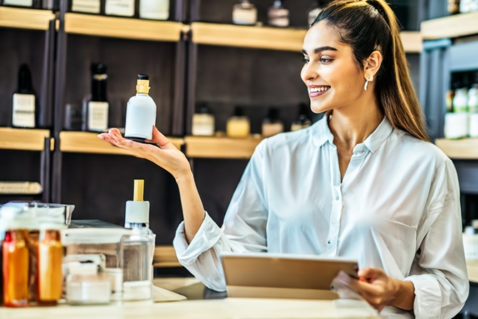 Tensiunile din Iran cutremură industria globală de beauty: „Timpii de livrare s-au prelungit ”