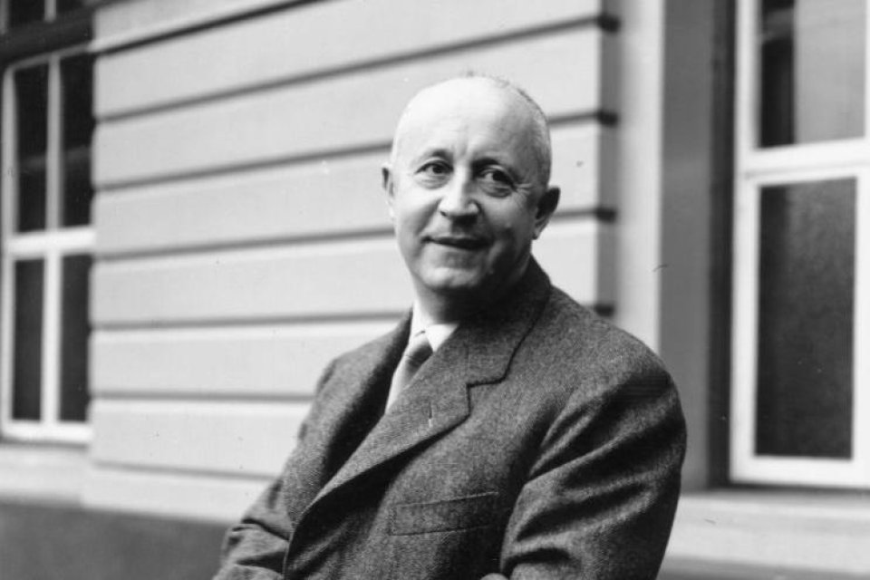 Personalitatea zilei 21 ianuarie | Christian Dior, omul care a reinventat feminitatea și a readus Parisul în centrul modei mondiale