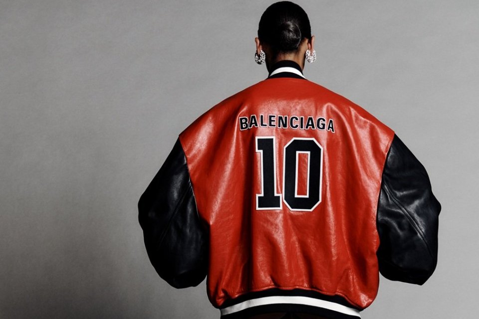Balenciaga își extinde universul. Între NBA, Manolo Blahnik și o revenire simbolică la Madrid