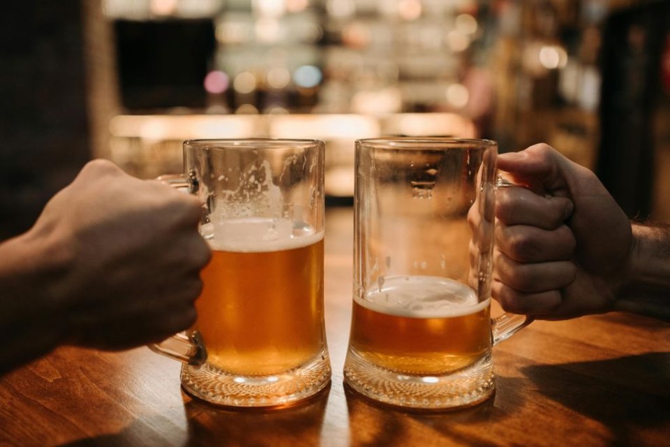 Consumul de bere în România, la cel mai redus nivel în ultimele două decenii. Ce ascund cifrele