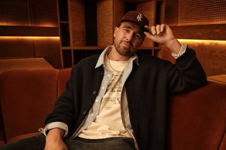 Tommy Hilfiger l-a ”transferat” pe Travis Kelce