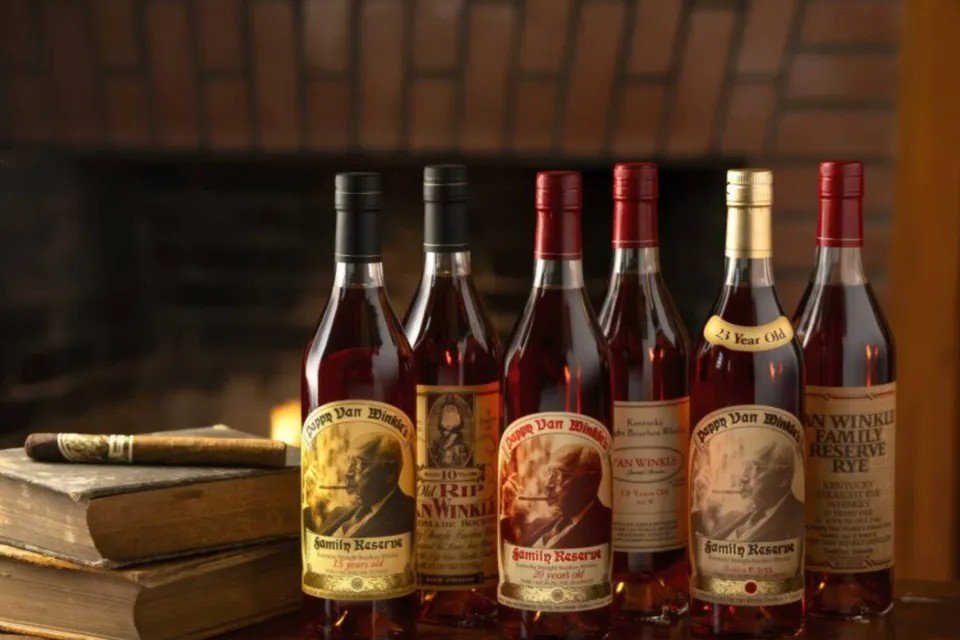 Un Pappy Van Winkle stabilește un nou record. Cel mai scump whisky american vândut vreodată la licitație