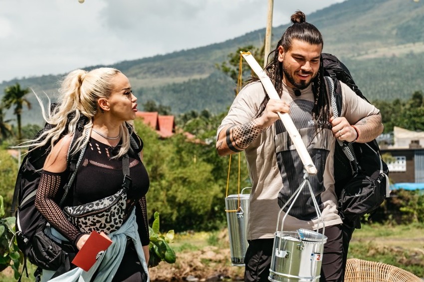 Anda Adam și soțul ei, Joseph, în Asia Express